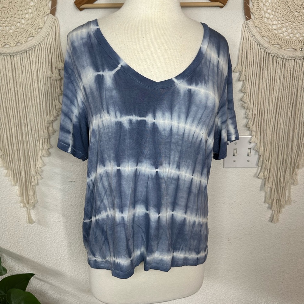 American Eagle Outfitters Blue and White Relaxed Short Sleeve Tee small